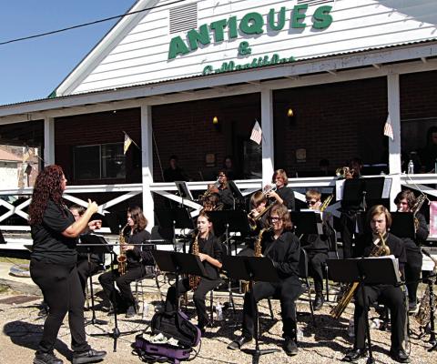 Ponchatoula High School Sound Wave Jazz band playing in front of CJ’s Antiques. (Tangi Times Photo)