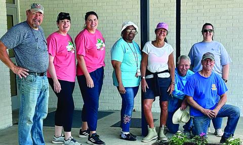 Hammond Rotary Builds New Garden at TASP