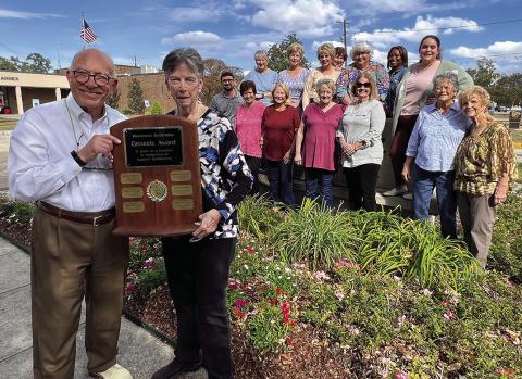 Gardenette chairman, Cricket Ayala, presents the Genesis landscaping award to Mayor Bob Zabbia for November and December. Top row: Kim Zabbia, Bailey Breaux, Michelle Roy, Caroline Ott, Tara Umbach, Nikki James, Lisa Jones, and Melanie Scott. Bottom row: Brandon Fletcher, Dottie Boudreaux, Mary Hirsch, Jamie LeBlanc, Cynthia Cummer, Sunday Hanson, and Marilyn Wright. (Courtesy Photo)