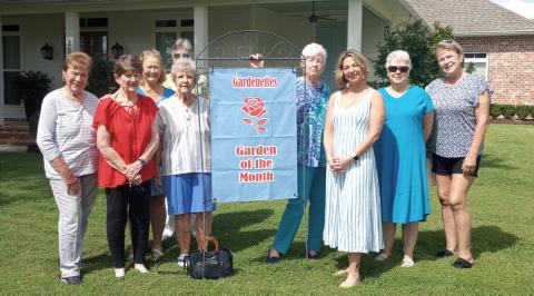 Jenni O’Neil accepts Garden of the Month for July honors from Gardenettes Virginia Hawkins, Karen Hotard, Mary Hirsch, Cricket Ayala, Marilyn Wright, Margaret Bailey, club president Susan Pizani, and selection chairman Darnell Kimber. (Courtesy Photo)