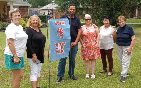 From left: Gardenettes Chairman Darnell Kimber, Mary Hirsch, Pete Clark, President Susan Pizani, Vicky Fannaly, and Virginia Hawkins (Courtesy Photo)