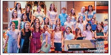 On May 1, students of various grades performed in the choir recital