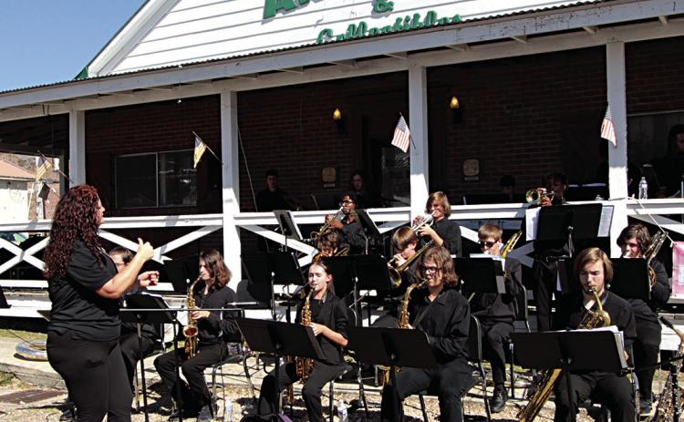 Ponchatoula High School Sound Wave Jazz band playing in front of CJ’s Antiques. (Tangi Times Photo)