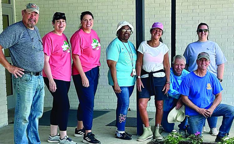 Hammond Rotary Builds New Garden at TASP