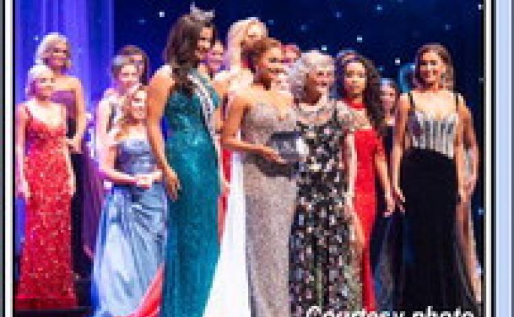 2025 Miss Southeastern Eva Delatte, center, displays an award at the 2025 Miss Louisiana Pageant as 2024 Miss Southeastern and 2025 Miss Louisiana First Runner-up Shelby Bordelon, right, stands in support.
